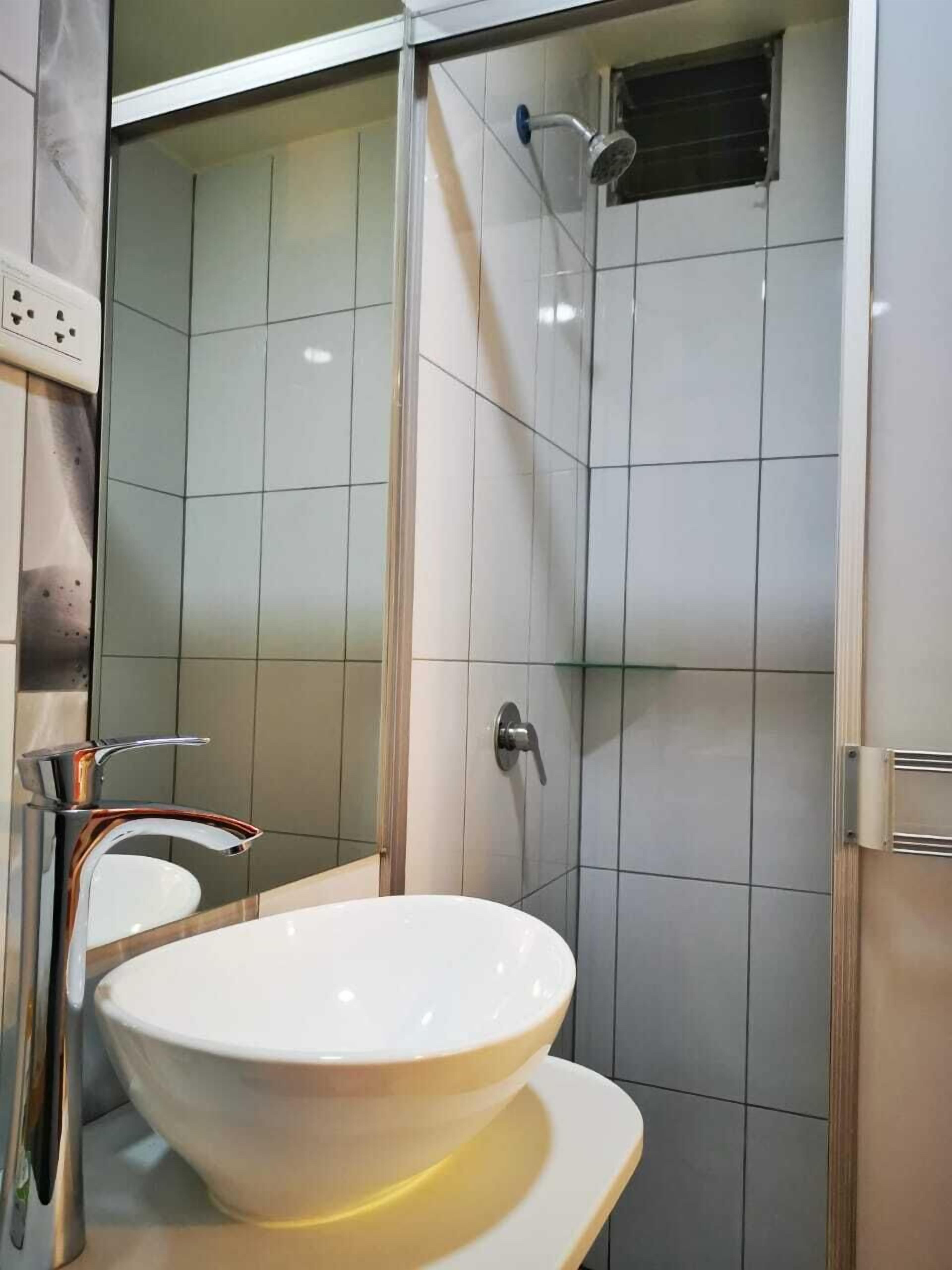 Superior Double or Twin Room | Bathroom | Shower, free toiletries, hair dryer, towels
