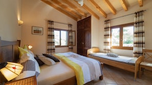 2 chambres, fer et planche à repasser, accès au Wi-Fi (inclus)