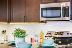 Fridge, microwave, oven, stovetop - Stunning Huge Vintage Loft Minutes From Downtown (Detroit)