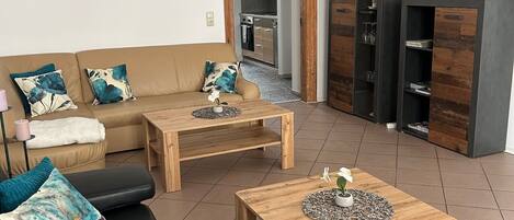 Smart TV, libros y estéreo