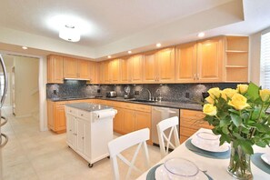 House, Multiple Beds (Siesta Key Home) | Private kitchen - Siesta Key Home (Siesta Key)