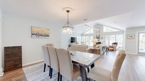 Smart TV - Private Home with Screened-In Pool Very Close to the Beach! (Hilton Head)