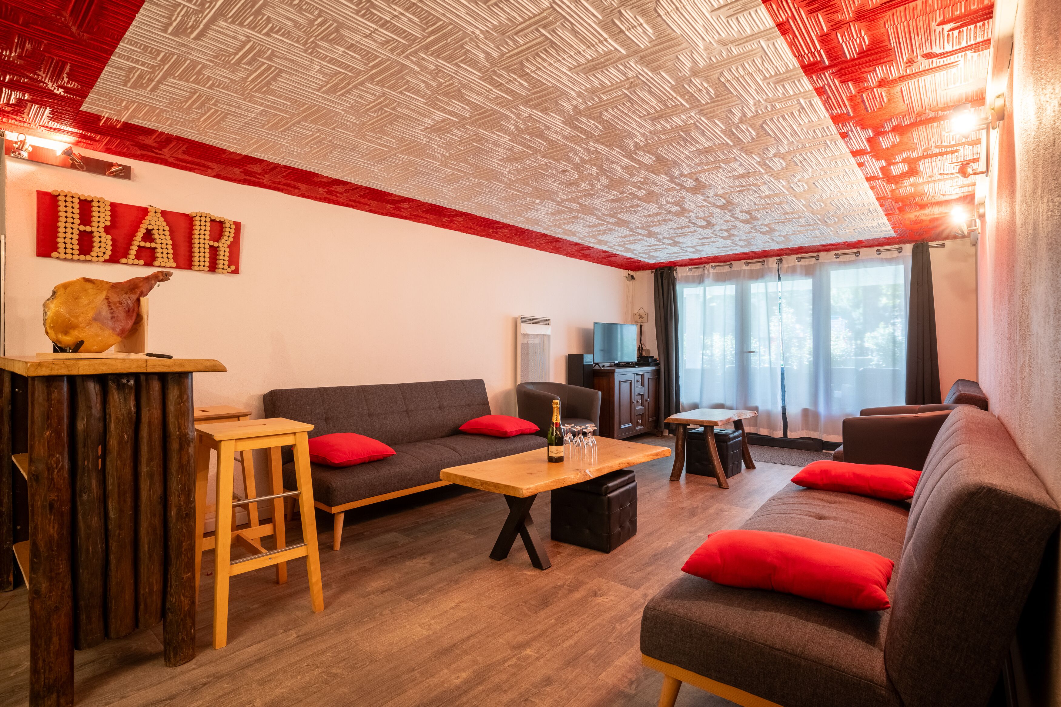 Smart-tv, een dvd-speler en een stereo