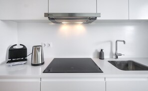 Fridge, microwave, oven, stovetop - Market Place C 1BR (historical city center) (Ponta Delgada)