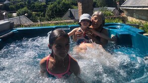 A swimming pool with a stone structure in the background. - Les Voies Blanches (Vouvray)