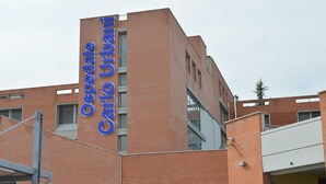 Un bâtiment sur lequel on peut lire l’inscription « Ospedale Carlo Urban ».