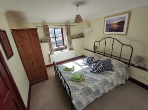 2 عدّة غرف نوم ومكواة/لوح كي وواي فاي مجانًا وملاءات أسرّة