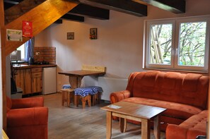 Family Cabin, Non Smoking, Garden View | Living area