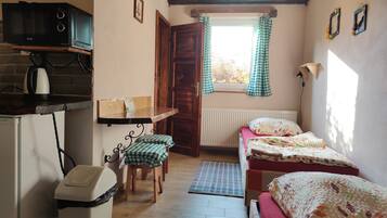 Classic Twin Room, 2 Twin Beds, Garden View, Garden Area | Free WiFi, bed sheets