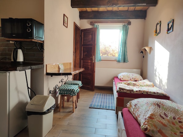 Classic-Zweibettzimmer, 2 Einzelbetten, Gartenblick, zum Garten hin | Kostenloses WLAN, Bettwäsche