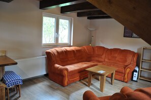 Family Cabin, Non Smoking, Garden View | Living area