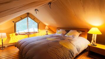 2 habitaciones, tabla de planchar con plancha y cuna de viaje