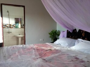 Minibar, in-room safe, individually furnished, desk - Trinity Motel Entebbe (Entebbe)