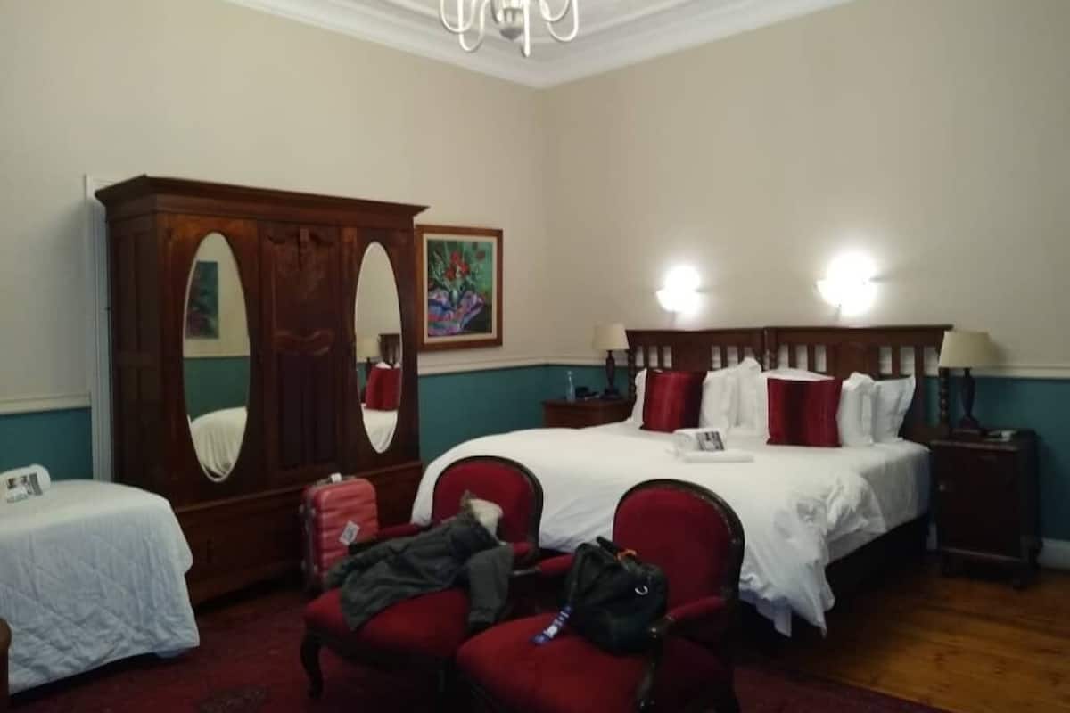 Deluxe Triple Room | Minibar, in-room safe, desk, laptop workspace