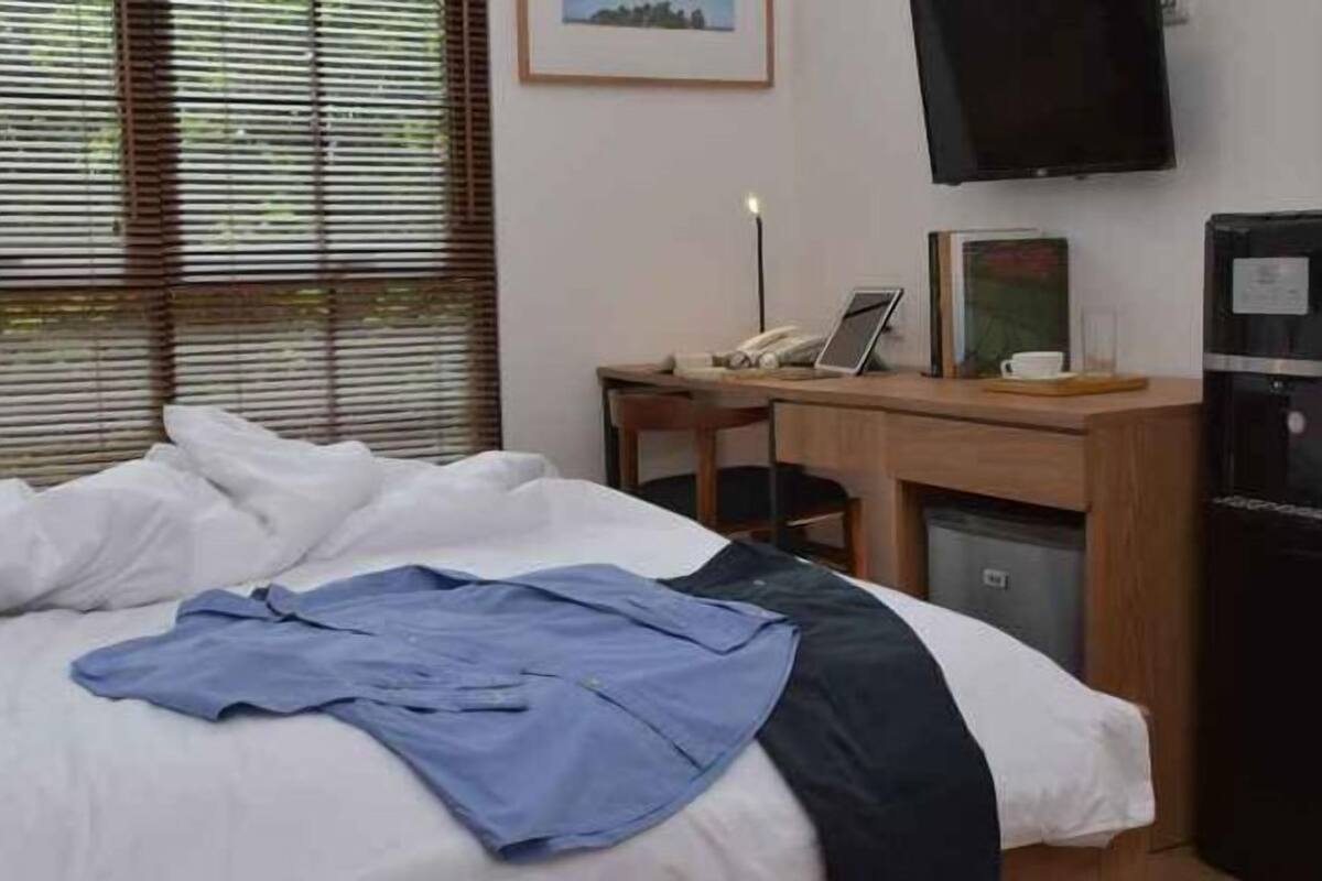 1 bedroom, desk, laptop workspace, free WiFi