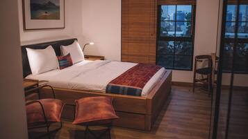 King Bed Executive A | Bathroom | Shower, free toiletries, slippers, towels