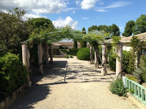 Jane's Mazet mit privatem Garten in sicherem Wohnsitz