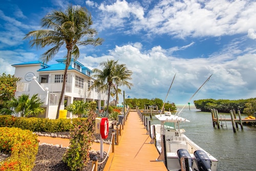 Oceanfront Views at Ocean Pointe + Pool + Beach & Marina Access, Updated 2BR