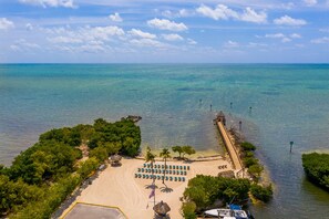 Beach nearby - Oceanfront Views at Ocean Pointe + Pool + Beach & Marina Access, Updated 2BR (Tavernier)