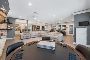 Interior - LUX Modern Villa,City Center, Pool,Spa,Game Rm,Basketball,Pickle ball,Pool house (Las Vegas)