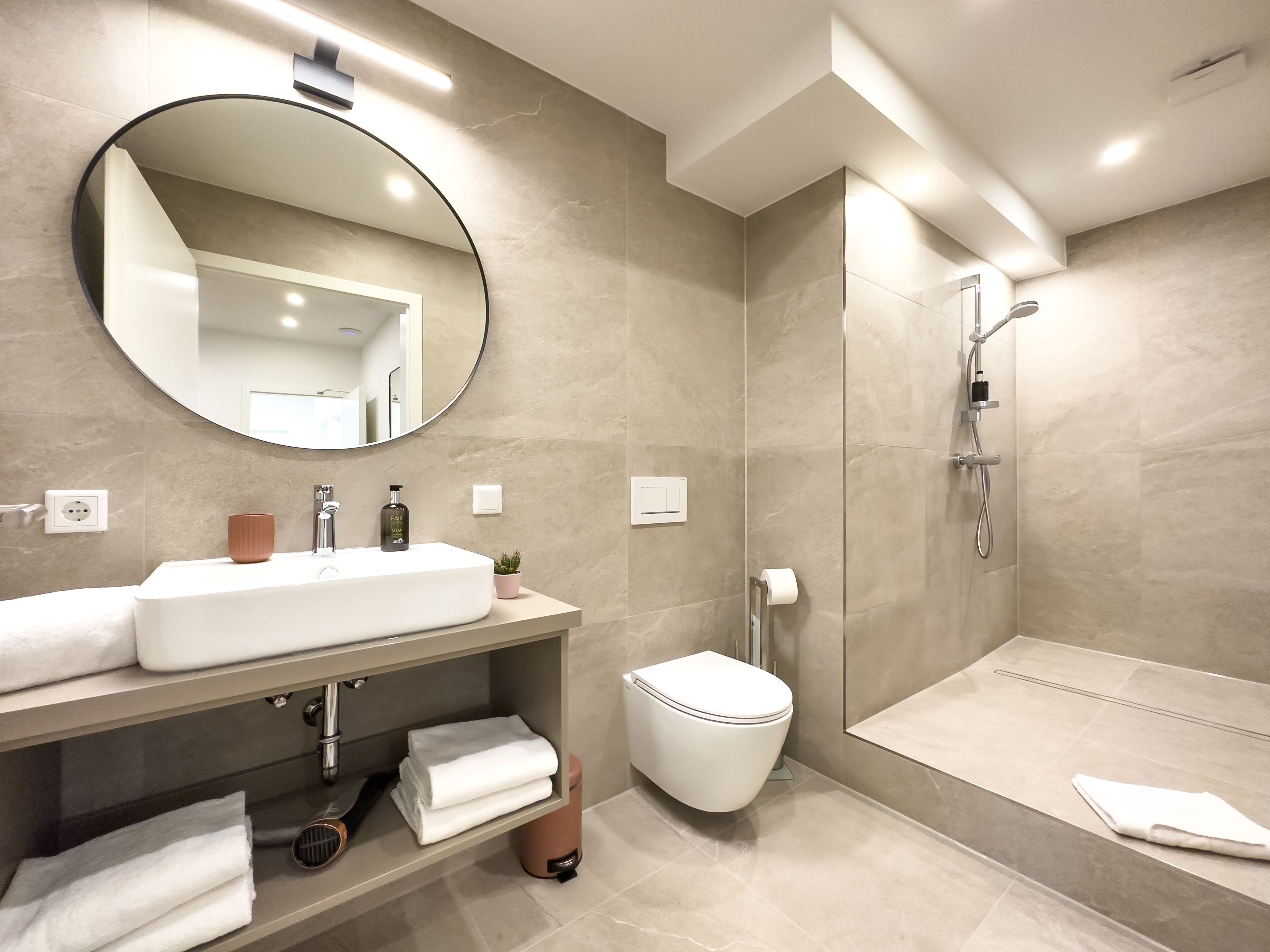Classic Apartment | Bathroom