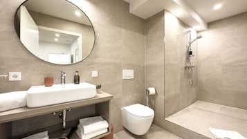 Departamento clásico | Baño | Amenidades de baño gratuitas, secadora de cabello, toallas, jabón