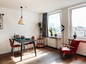 Comfort Studio Suite (City Center 54) | Living area