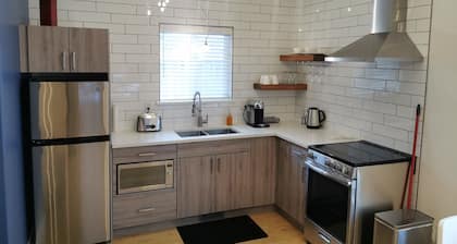 Appartement propre et moderne sur l'autoroute 37 prĂšs de YXT