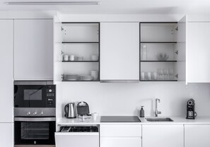 Fridge, microwave, oven, stovetop - Market Place F 2BR duplex (historical city center) (Ponta Delgada)