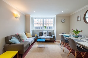 TV, stereo - Wells City Centre, Quiet Mews House, sleeps 6 (Wells)