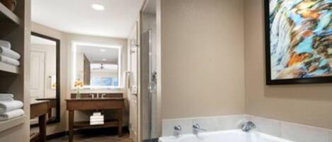 Hiustenkuivaaja, pyyhkeet, vessapaperi