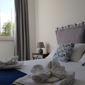 2 chambres, fer et planche à repasser, Wi-Fi, draps fournis