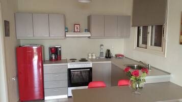 Frigorifero, forno, macchina per tè/caffè, bollitore elettrico