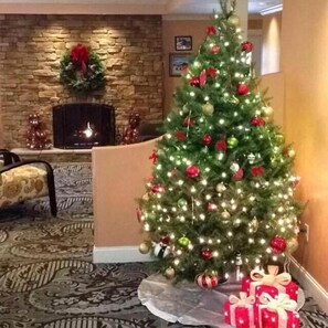 Interior - Golden Apple Inn (Glen)