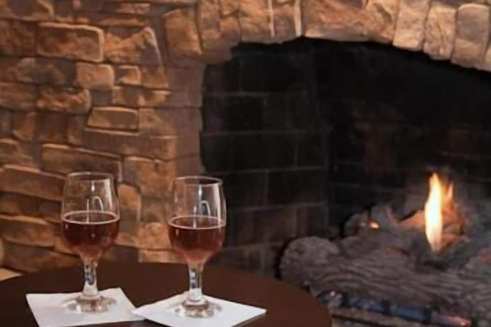 Golden Apple Inn