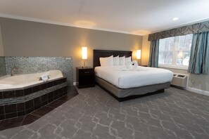 Room, 1 King Bed, Jetted Tub | Premium bedding, iron/ironing board, free WiFi, bed sheets - Golden Apple Inn (Glen)