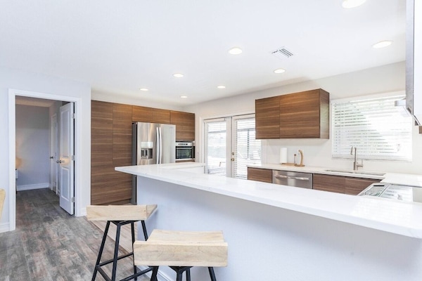 Microwave, dishwasher, coffee/tea maker, cookware/dishes/utensils