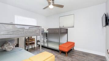 3 bedrooms, iron/ironing board, free WiFi, bed sheets