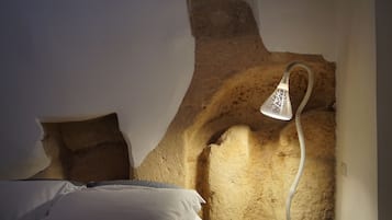 Tripla Design | 1 camera, con arredamento individuale, una scrivania, Wi-Fi gratuito