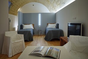 Chambre supérieure | Ameublement unique, bureau, accès au Wi-Fi (inclus)