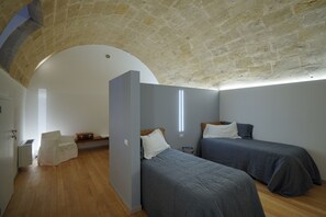 Chambre supérieure | Ameublement unique, bureau, accès au Wi-Fi (inclus)