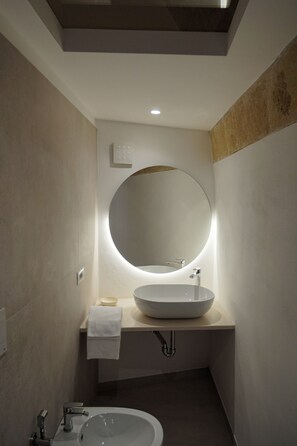 Superior Room | Bathroom