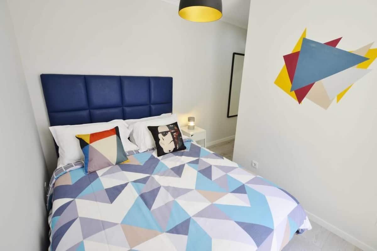 Premium bedding, down duvets, desk, laptop workspace