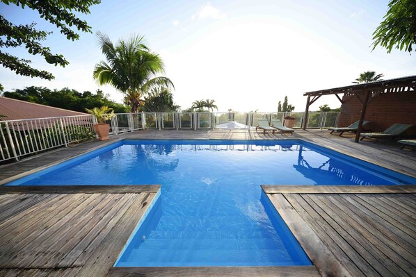 Piscine extérieure, piscine chauffée