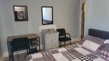 1 bedroom, desk, WiFi, bed sheets