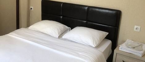 1 chambre, fer et planche à repasser, Wi-Fi gratuit, draps fournis