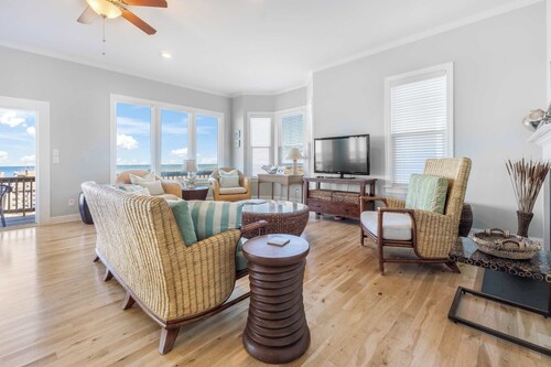 Bella Vita, Oceanfront Retreat