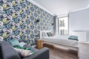 5 slaapkamers, een strijkplank/strijkijzer, wifi, beddengoed