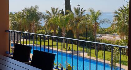 LUXURY APARTMENT IN FIRST LINE OF THE BEACH, WITH PRIVILEGED VIEWS TO THE SEA, TERRACE
