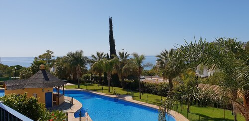 LUXURY APARTMENT IN FIRST LINE OF THE BEACH, WITH PRIVILEGED VIEWS TO THE SEA, TERRACE